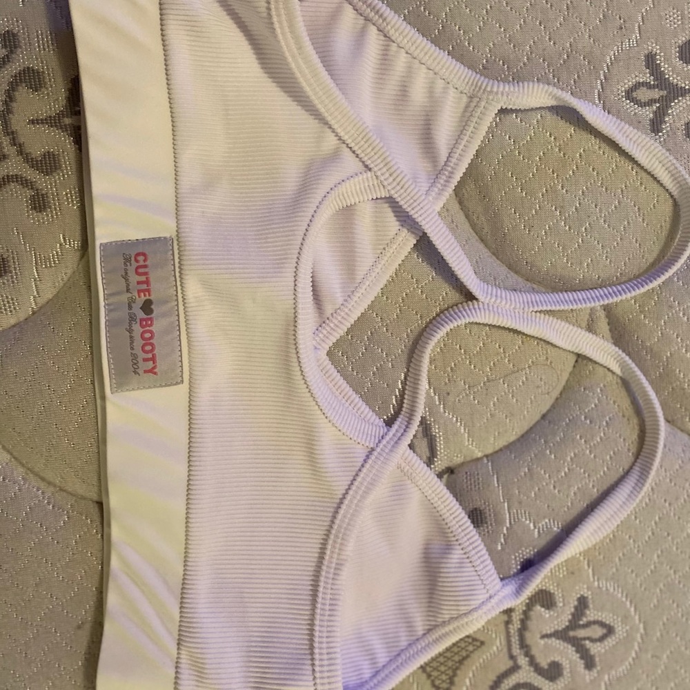 Cutebooty sports bra